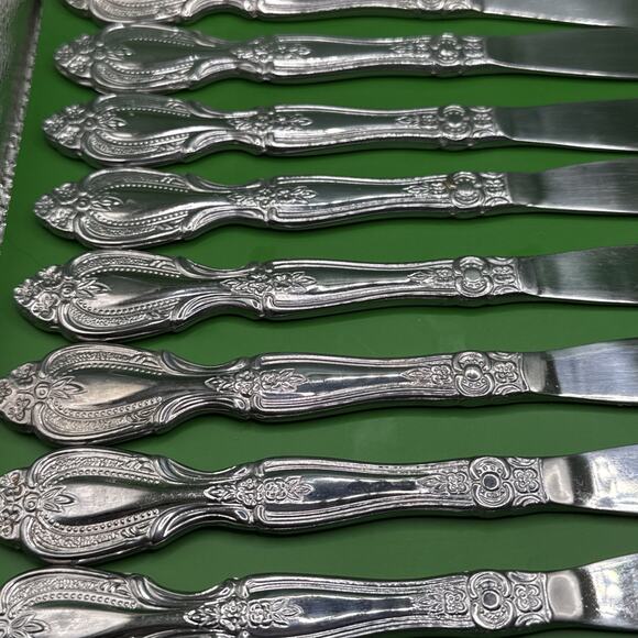 (9)Cambridge RENAISSANCE Solid Dinner Knife Stainless Flatware Dot Floral Knives - Picture 6 of 7
